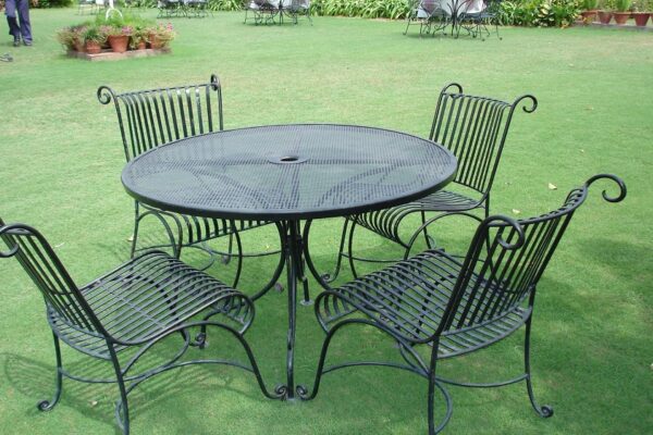 Are you trying to find console tables and wrought iron furniture to buy online?